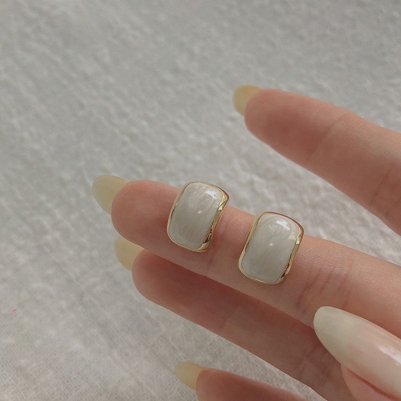 YH nuevo estilo retro Hong Kong pendientes temperamento Corea del Sur Internet celebridad oreja clip ins estilo pendientes de alto grado Luz de lujo moda de las mujeres