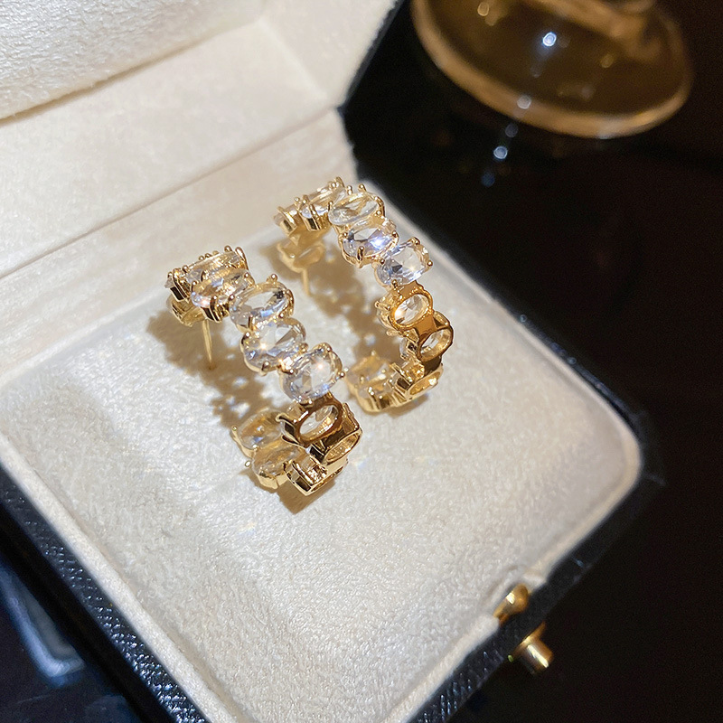 Cute retro geometric sophisticated crooked earrings with zircon