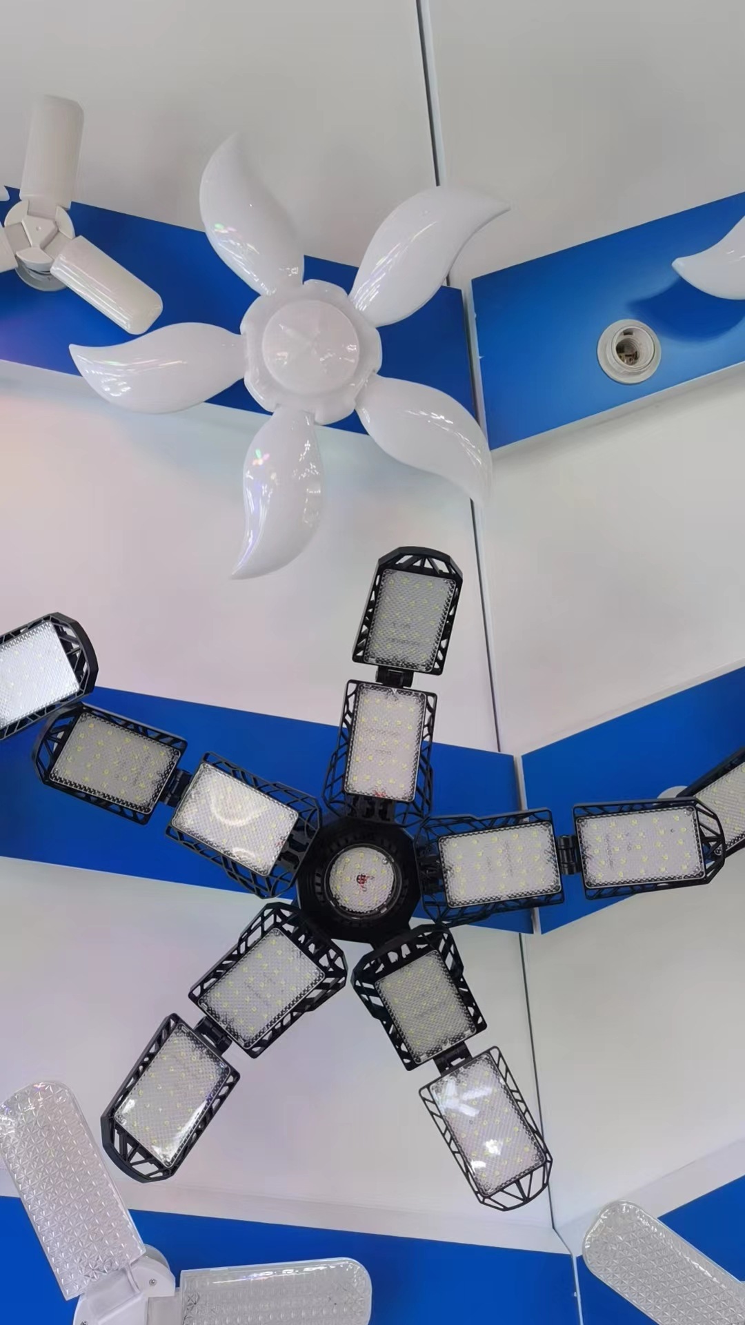 Luz LED plegable para garaje y taller