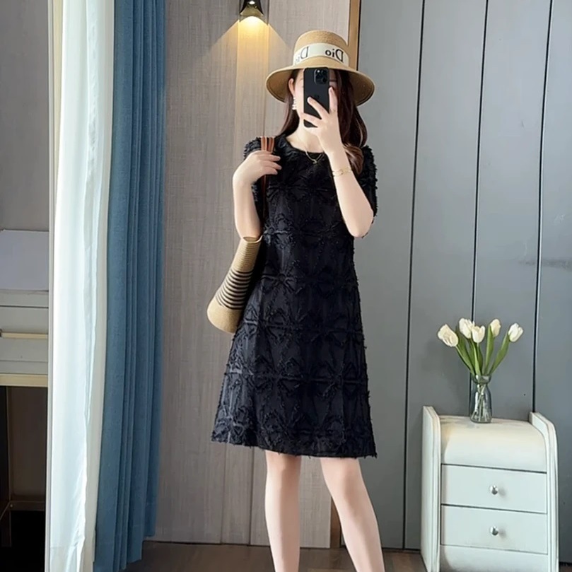 2025新款夏季法式显瘦设计感温柔气质名媛正肩宽松轻奢小香连衣裙