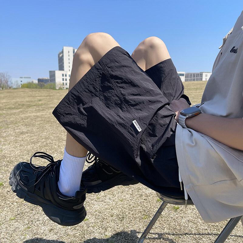 검은색