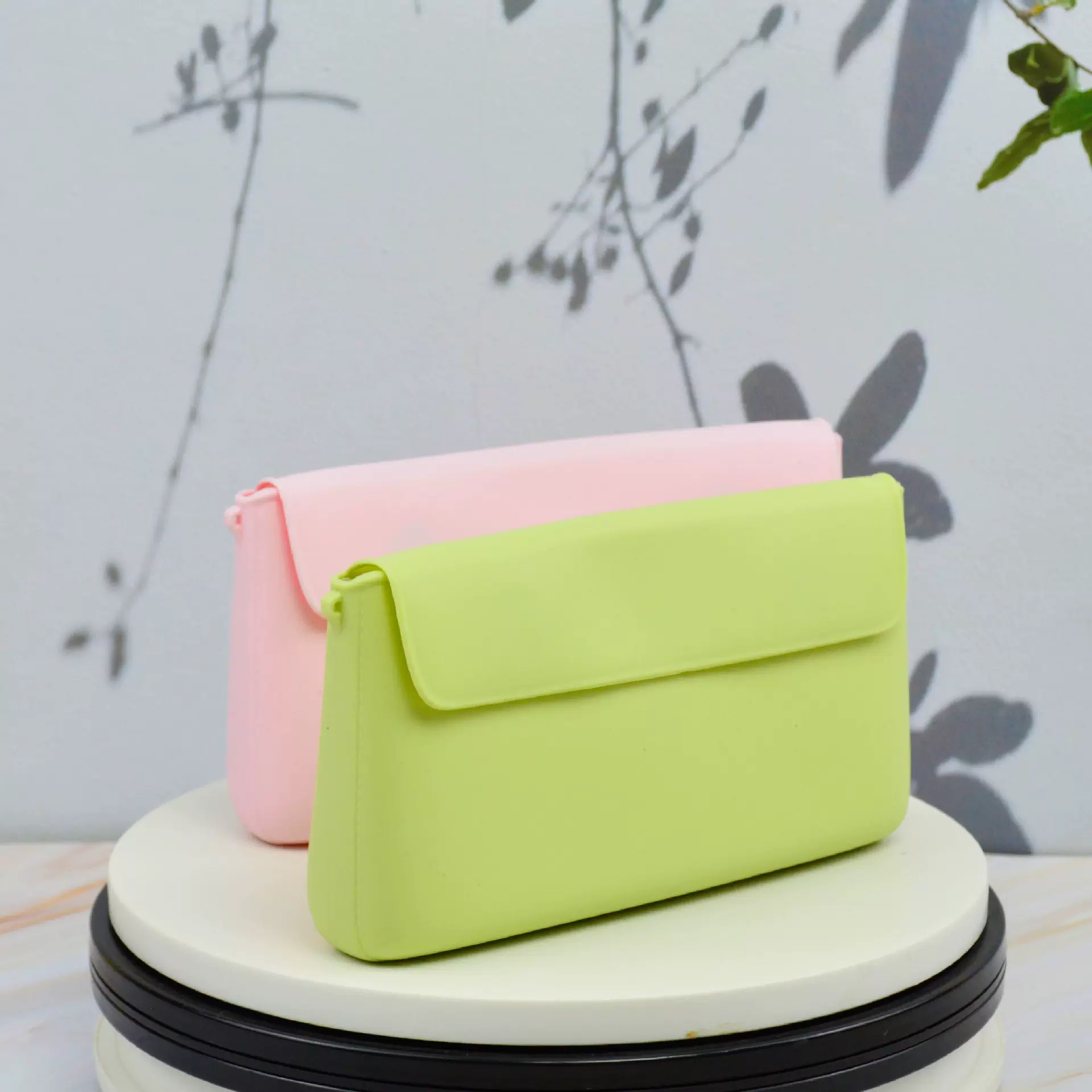 亚马逊新款硅胶防水化妆包 逛街必备磁吸包 户外旅游手拿包 批发