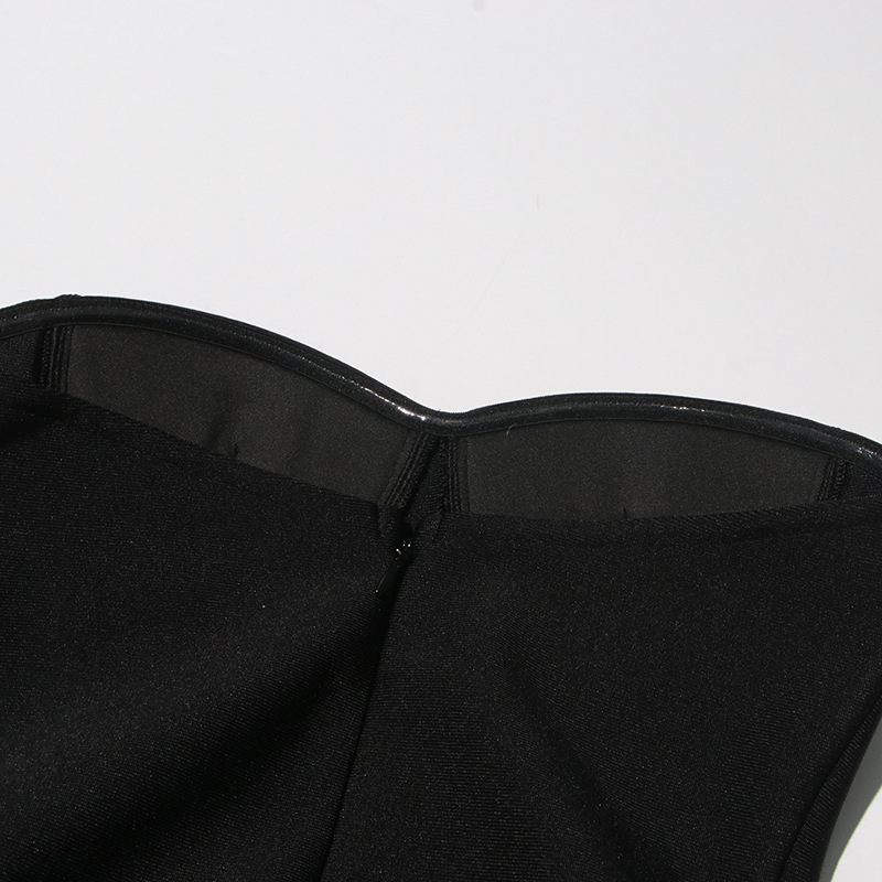 Abito da sera elegante da donna con dettagli floreali_voghion.com