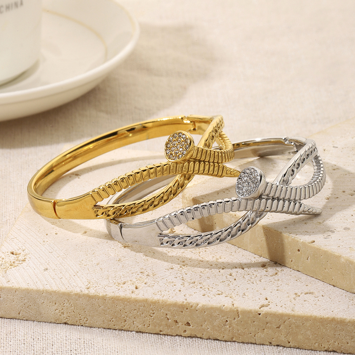 Classic design fashionable women's bracelet stainless steel