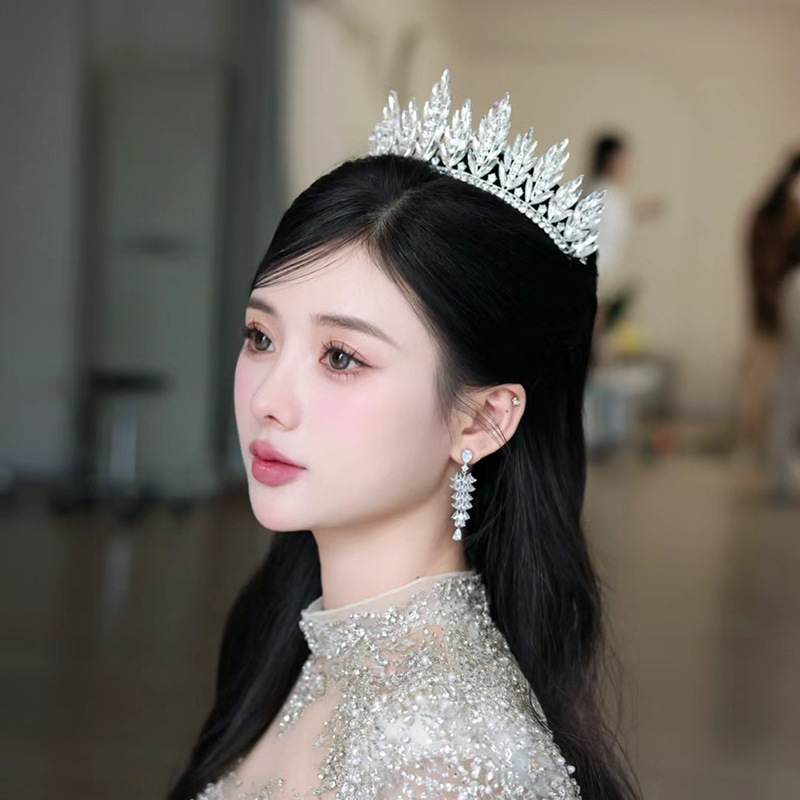 Bridal Romantic Shiny Women's Crown Alloy Rhinestones Crown display picture 2