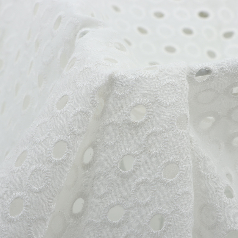 棉布打孔绣镂空刺绣平绣花布大机绣花布面料女装连衣E18