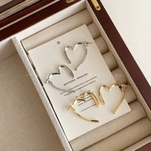S925 silver needle plated real gold love earrings for women, simple cold style earrings, niche design, versatile earrings