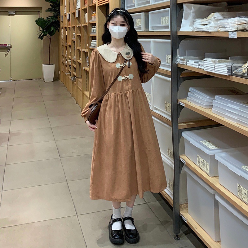 实拍秋季新款灯芯绒撞色娃娃领中长款连衣裙森女牛角扣宽松型