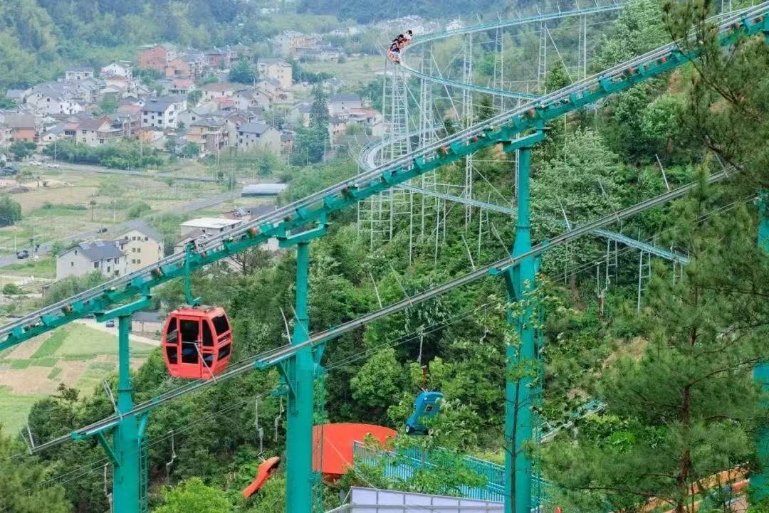 悬挂观光车爬坡3