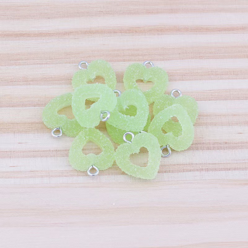 Epoxy Design 1 Piece Plastic Resin Heart Shape Pendant