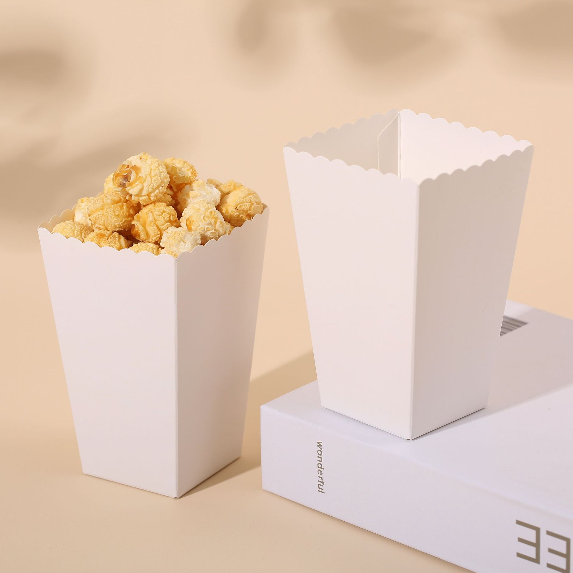 5x7x11.5cm; 흰색; 판지