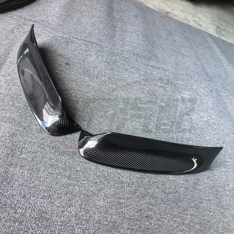 Suitable for BMW 3 Series E46 M3 front bumper carbon fiber front corner spoiler, front lip, corner guards, and spoiler for models 03 to 06
