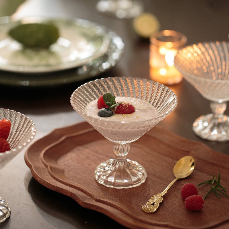 Creative Transparent Glass Bowl with Vertical Stripes, High Aesthetic Value, Large Glass Salad Bowl for Home Use in the Living Room, Dessert Bowl, Ice Cream Bowl