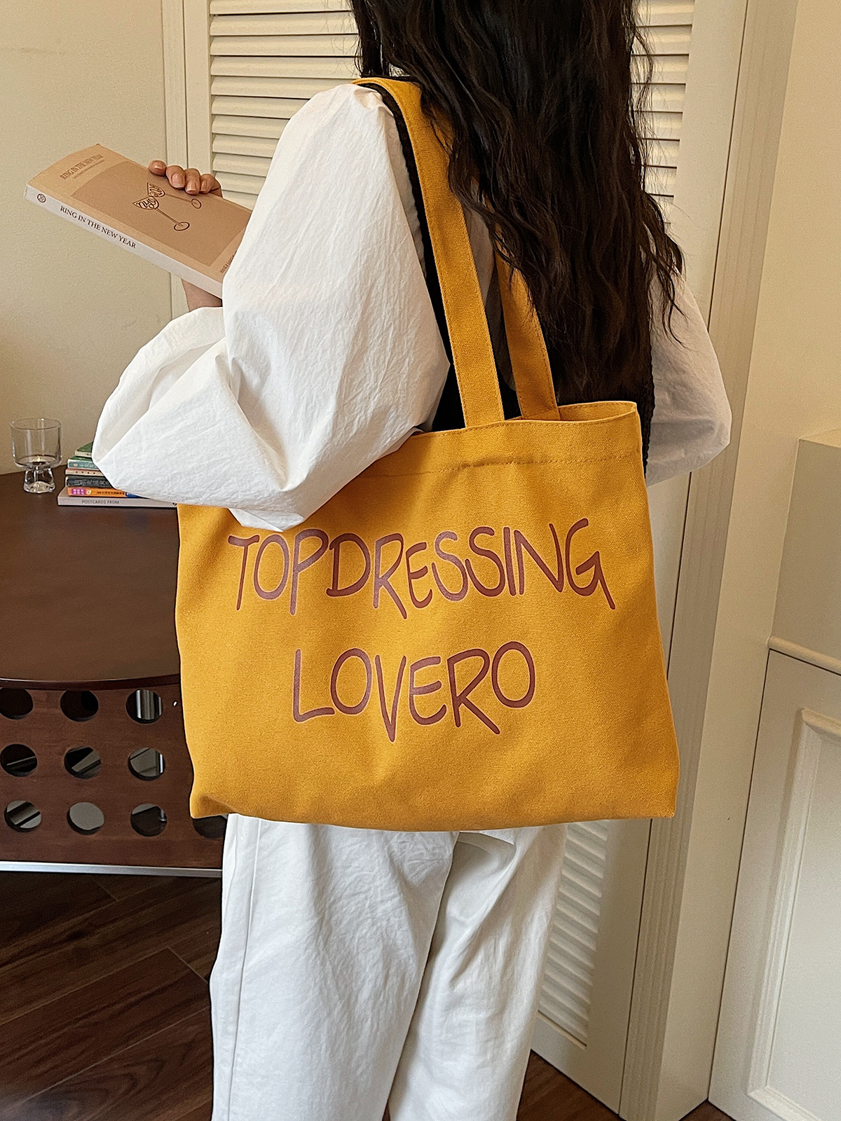 Bolsas coreanas de gran capacidad para mujeres 2026 nuevas letras de impresión de moda bolsas axilales de hombro para viajar bolsas de ocio