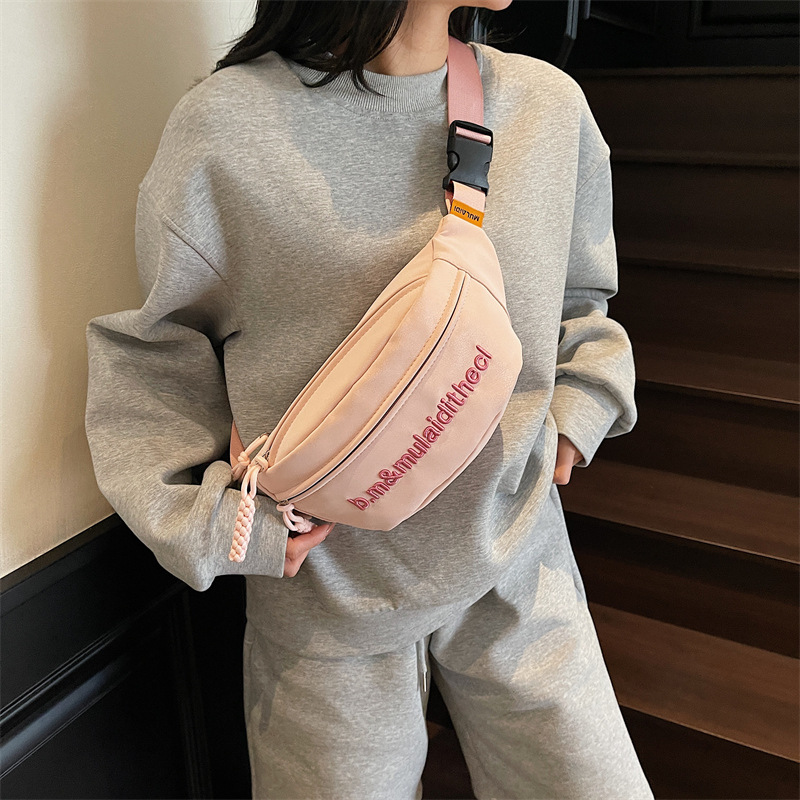 Comercio exterior Super Fire Bordado Estilo extranjero Bolsa de pecho Mujer 2025 Nuevo estilo de moda salvaje Bolsa de mensajero de hombro casual de celebridades de Internet