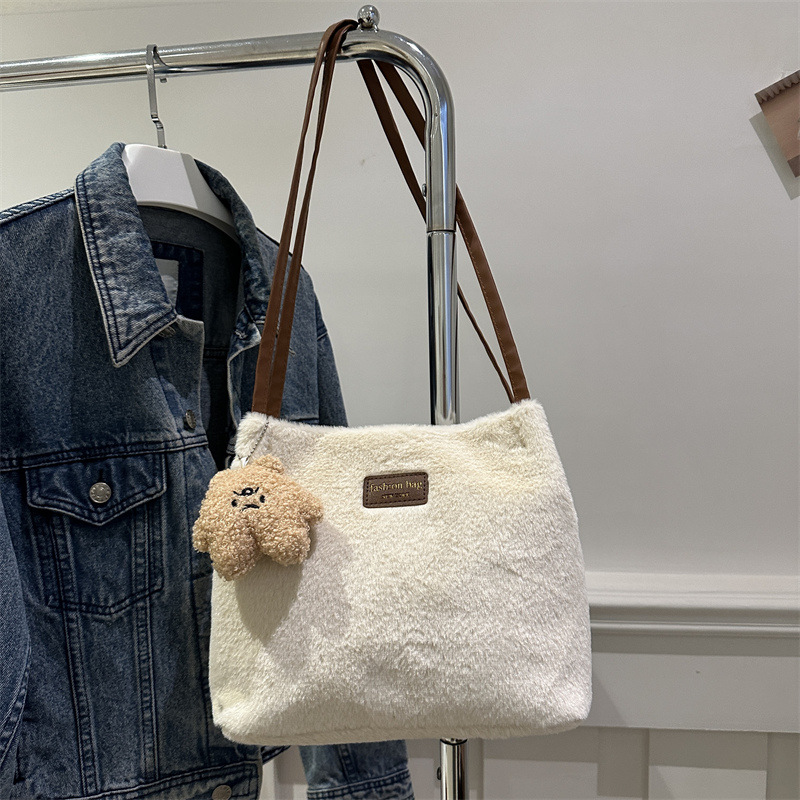 Bolso de felpa de moda de otoño e invierno para mujer 2025 casual todo-fósforo bolso de viaje de gran capacidad textura bolso de hombro