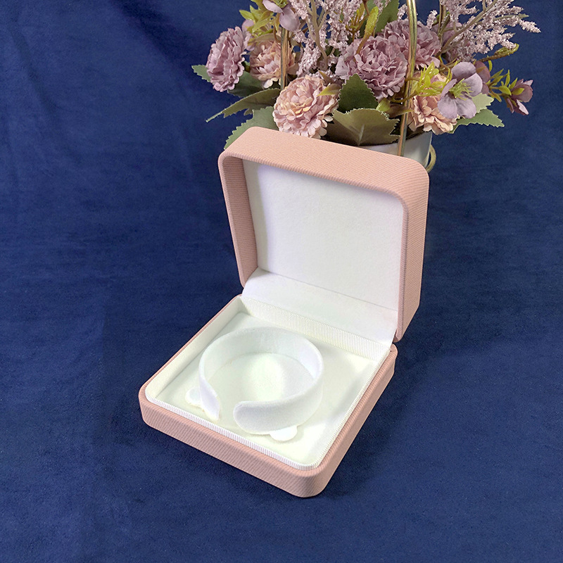 Cubierta de ángulo redondeado fresco caja de joyería de cuero PU caja de embalaje de joyería de moda anillo brazalete embalaje de joyería