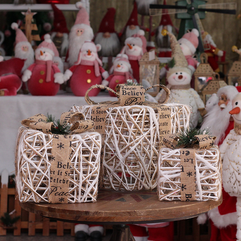 Caja de regalo de Navidad de tres piezas Bolsa de regalo de hierro de Navidad Accesorios de decoración de escena navideña Decoraciones navideñas debajo de los adornos del árbol