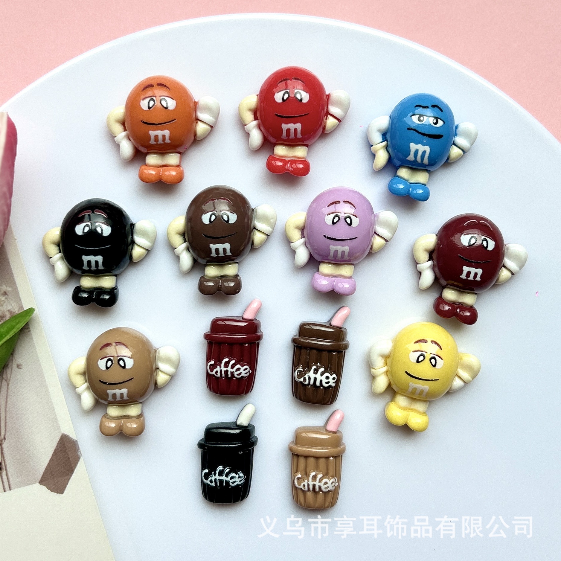 卡通趣味m豆公仔咖啡杯树脂diy配件奶油胶发饰洞洞鞋装饰手工材料