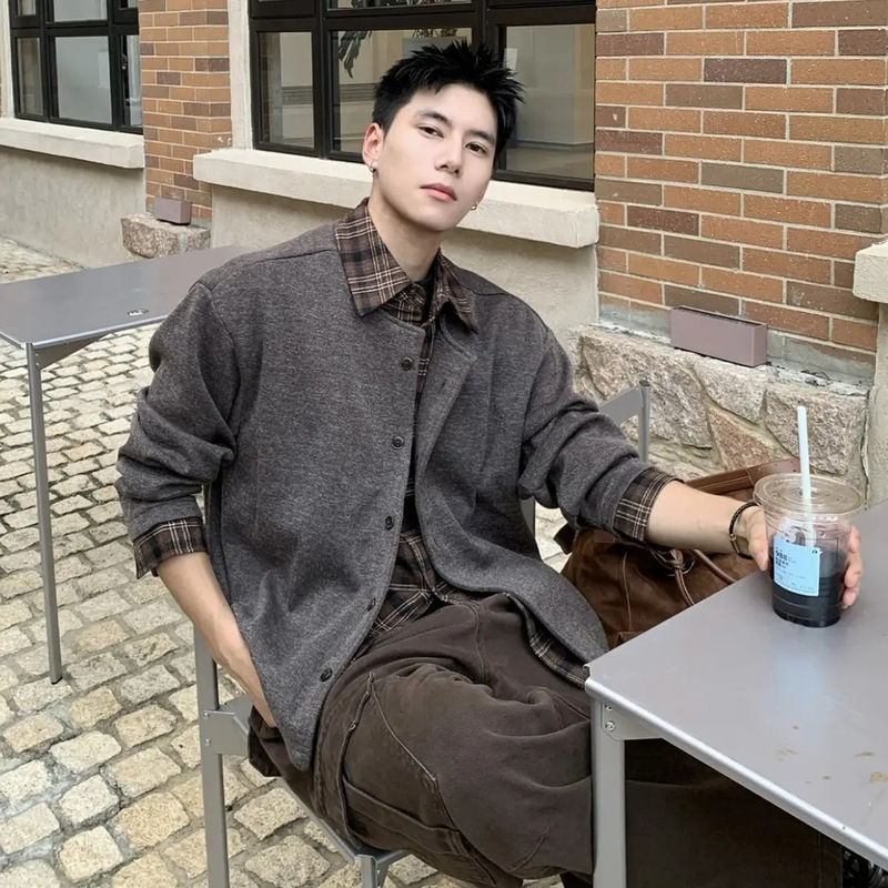 Retro Old Money Style Fake Two-Piece Patchwork Knit Sweatshirt for Men, New Autumn Style, Loose Fit, Versatile Cardigan with Long Sleeves Retro Old Money Style Fake Two-Piece Patchwork Knit Sweatshirt for Men, New Autumn Style, Loose Fit, Versatile Cardigan with Long Sleeves