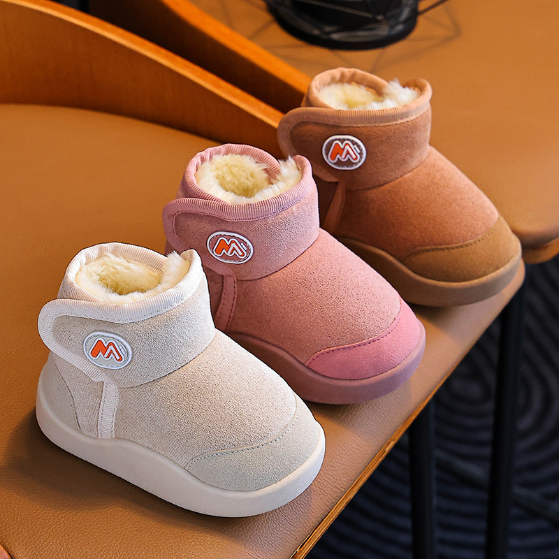 Invierno bebé botas de nieve zapatos de algodón de niñas 2025 nuevo antideslizante para niños grandes y medianos más botas de algodón de niño grueso