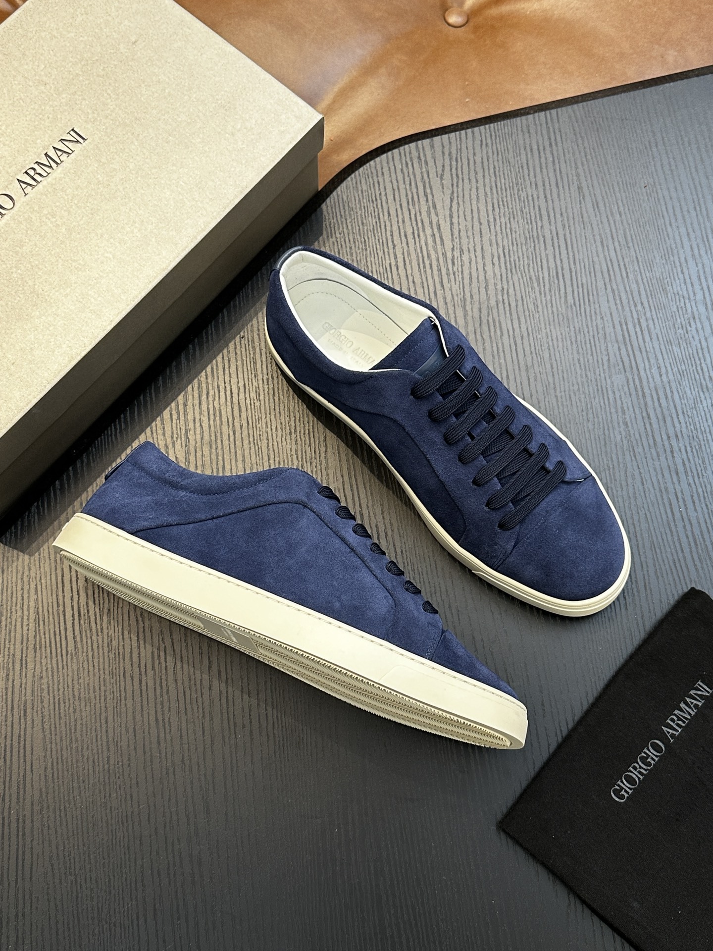 Estación europea de nuevos zapatos de moda de hombre, cordones de cuero, zapatos casuales simples para hombres, etiqueta AM personalizada