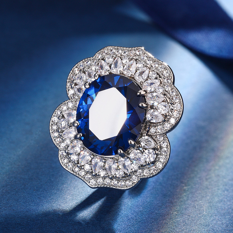 Otoño e invierno Nueva Zhuang Sheng joyería de cobre inferior chapado en oro simulación rojo corindón zafiro azul cristal puntiagudo traje avanzado femenino 12*14