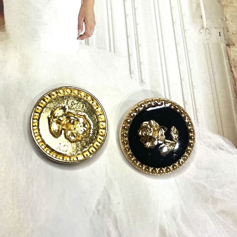 Rose Point oil metal button women's shirt sweater round button decorative buckle clothes button Chanel style fur Rose Point oil metal button women's shirt sweater round button decorative buckle clothes button Chanel style fur