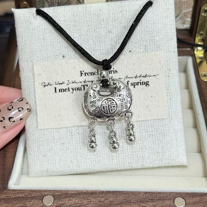 Ventas al por mayor en caliente nuevo collar de bloqueo de seguridad chino estilo antiguo femenino estilo de alta calidad collar tejido a mano estilo nacional personalidad