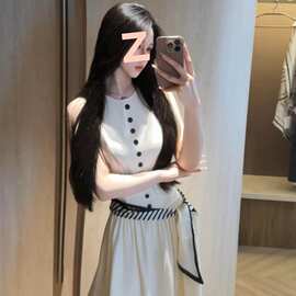 简约风白色无袖背心连衣裙女2026新款巨好看早春漂亮绝美法式收腰