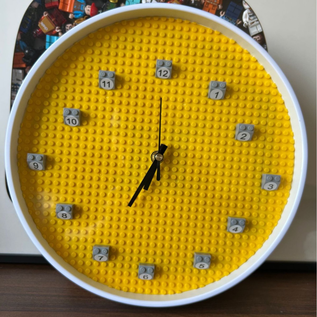 Abs frame does not include minifigure