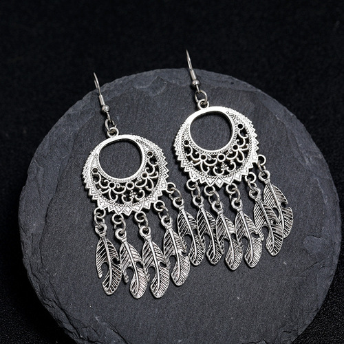 Retro ethnic style Tibetan silver tassel earrings for women, long style, versatile earrings, fashionable and personalized holiday earrings