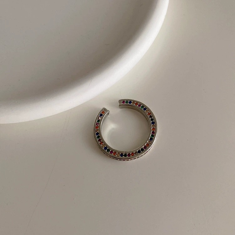 Bague élégante et légère en zircon coloré à damier pour femme, ornée d'un motif à facettes._voghion.com