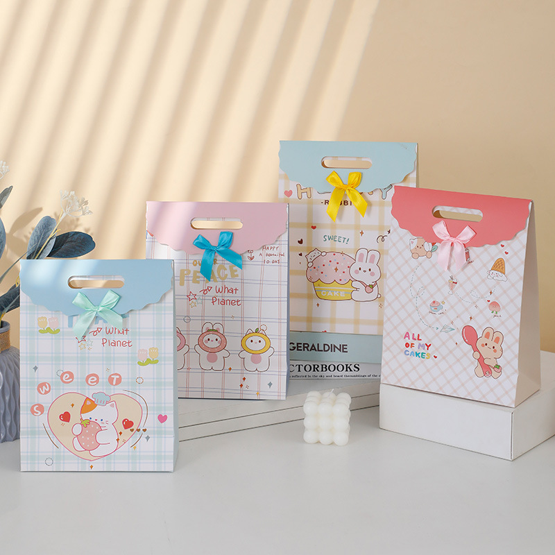 翻盖粘扣礼品袋创意卡通格子纸袋手提袋包装袋回礼袋生日节庆礼物