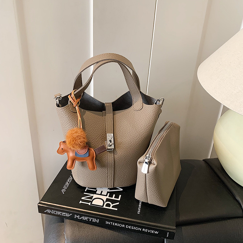 Lychee Pattern Vegetable Basket Bag 2025 New Simple Casual Crossbody Bag Korean Niche Portable Mother-In-Law Bag Bucket Bag