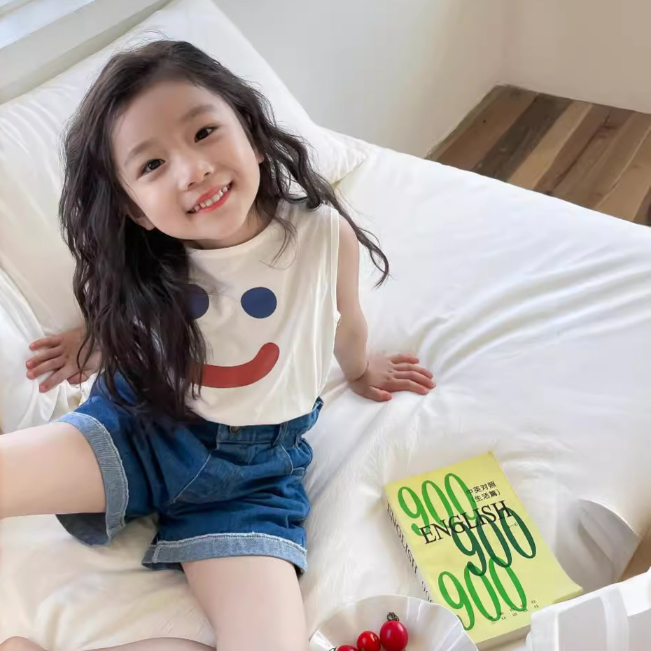 Xuanxuanjiang 2025 Summer and K-Style Girls Printed Slit T-Shirt Trendy Short-Sleeved Top with Slits on the Back White Vest