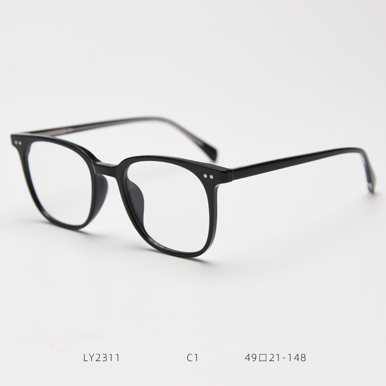 Fashionable Square Eyewear Frames For Students And Unisex Style_voghion.com