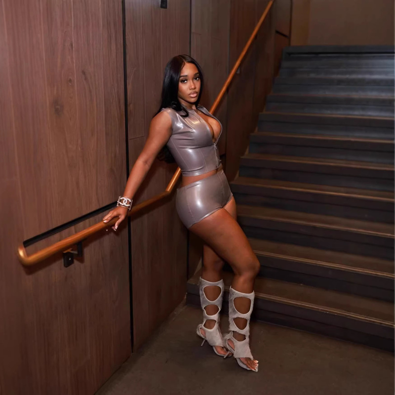 European and American Style Hot Girl Gray Pu Leather Suit for Women, Sexy Deep V Zipper Sleeveless Top + High-Waisted Shorts Two-Piece Set