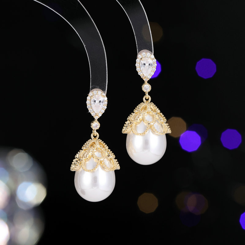 Earrings from pearl