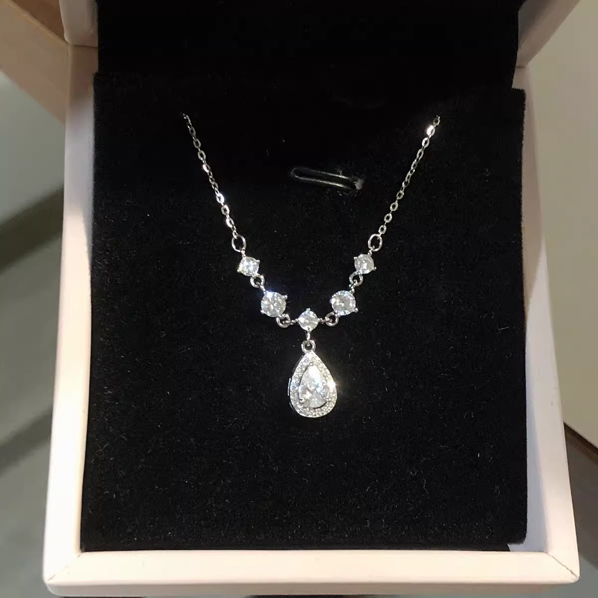 2025 여름 신제품 인어 눈물 목걸이 여성 라이트 럭셔리 디자인 하이 엔드 지르콘 펜던트 쇄골 체인