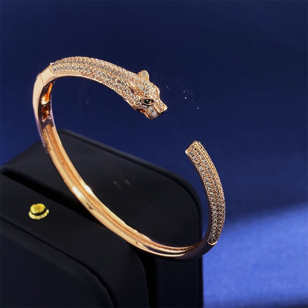 fashionable bracelet for men and women