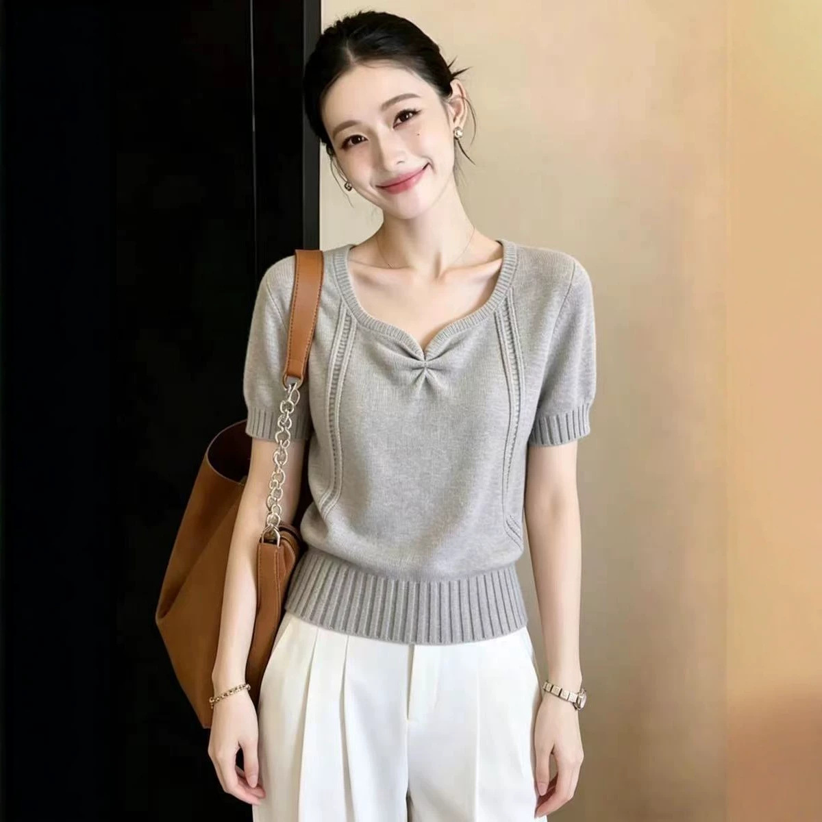 Áo thun nữ cổ V tay ngắn dáng ôm, phong cách Pháp thanh lịch — Xanh navy chi tiết 2