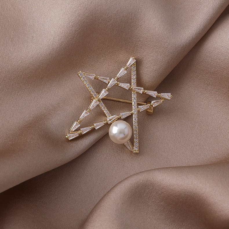 Five-pointed Star Pearl Zircon Copper Brooch Wholesale Nihaojewelry display picture 1