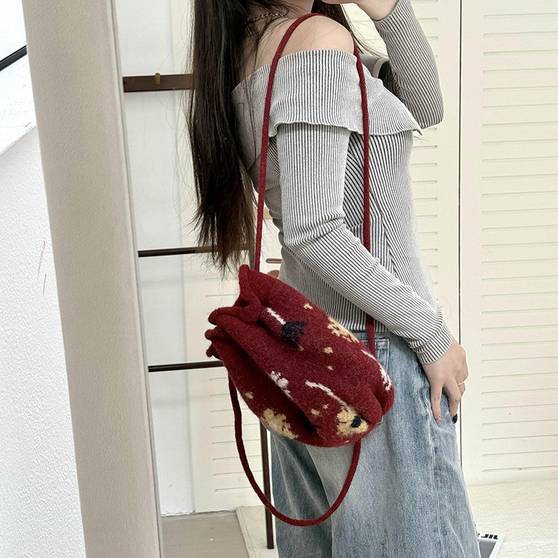 Mochila de punto para mujeres retro versátil multifuncional protector de oídos a prueba de viento caliente cuerda de extracción gorra fría correa gorra de lana