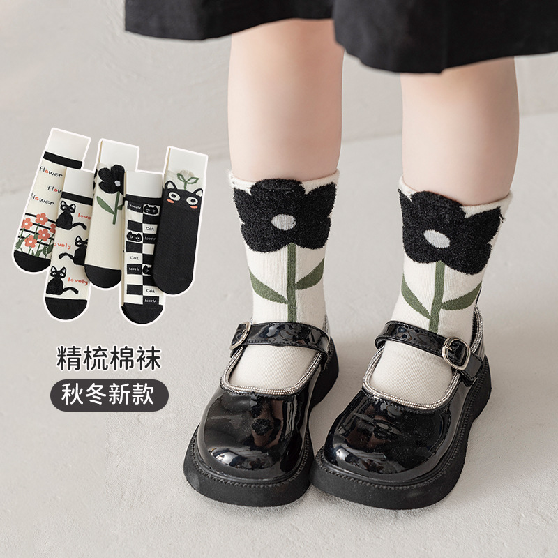 Calcetines de las niñas 2023 otoño nueva caricatura pequeña flor calcetines para niños oso coreano bebé media pantorrilla calcetines de algodón al por mayor
