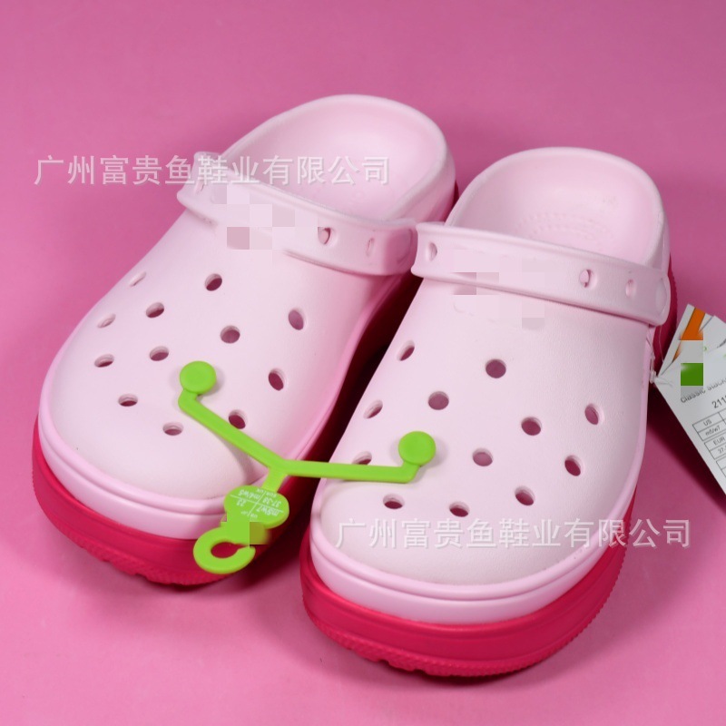Crocs-style slippers platform