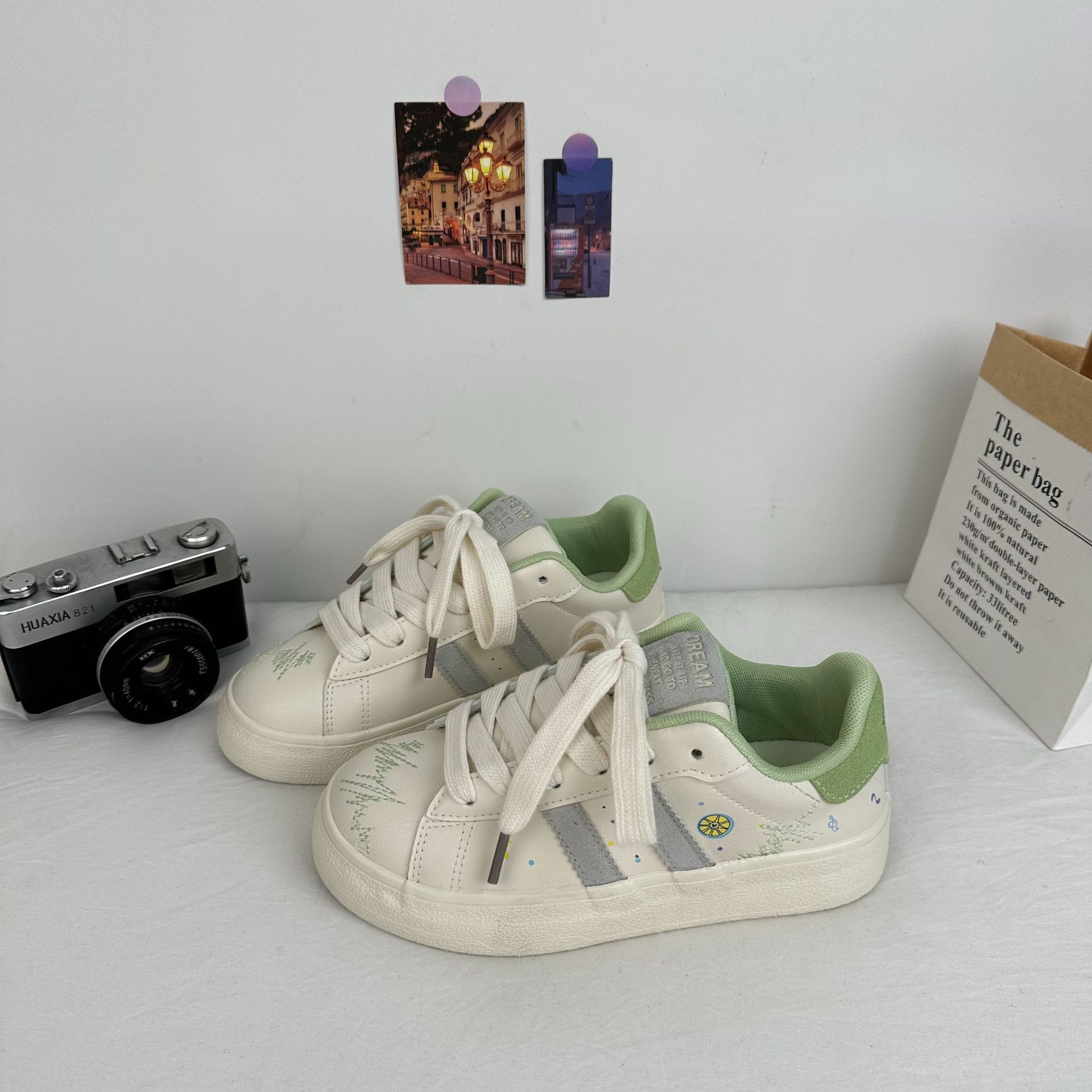 Yuanbo2025 primavera nuevos zapatos de skate de estudiantes nicho Harajuku graffiti zapatos blancos coreanos zapatos de lona generales