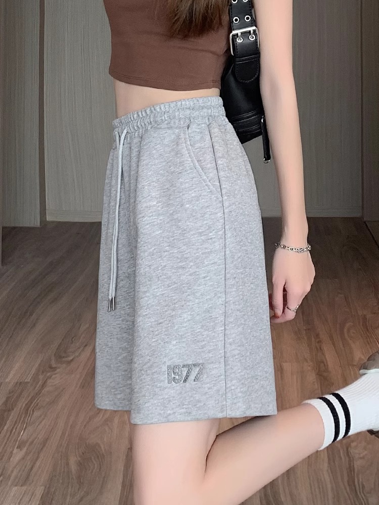 スポーツパンツ女性の夏の外には、ワイドパンツ2024の新しいゆるい薄いタイプのカジュアルな爆発的な5分のズボンのズボンを着ています