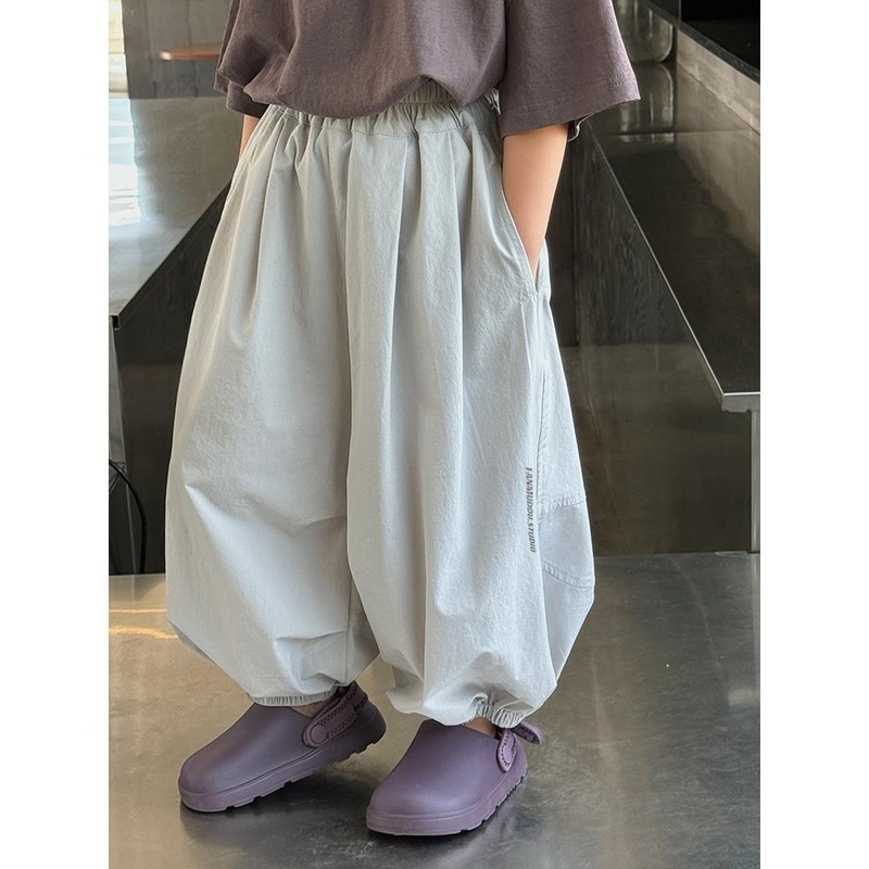 韓国版の男の子と女の子の夏の薄いパンツ、速乾性、通気性、スタイリッシュな2025年の新しい子供用四方向ストレッチブルマー|undefined