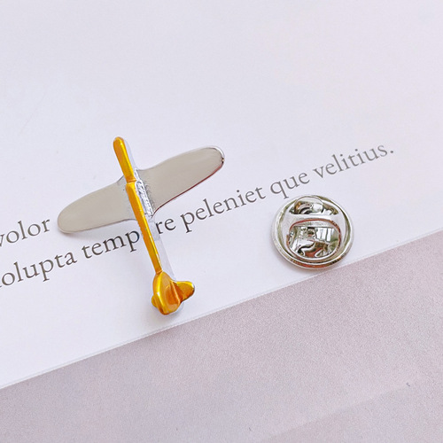 Exquisite brooch, cute little airplane suit pin, collar pin, new fashion corsage, female accessories, simple and personalized